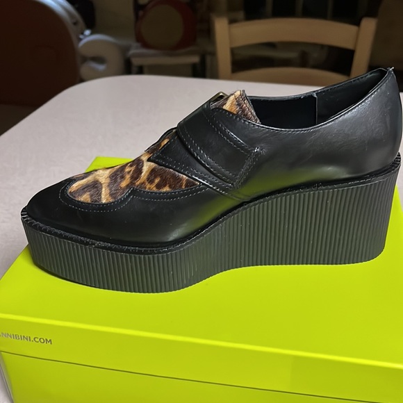 Gianni Bini New black leather & hair calf pointed toe platforms with side buckle - Picture 5 of 6